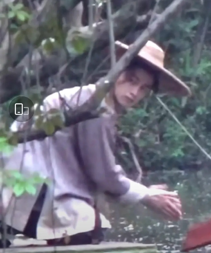 " dream China is recorded " the road appears exposure, jing of ancient costume of Liu Yifei old dawn is colourful, doubt is like film men and women advocate encounter play