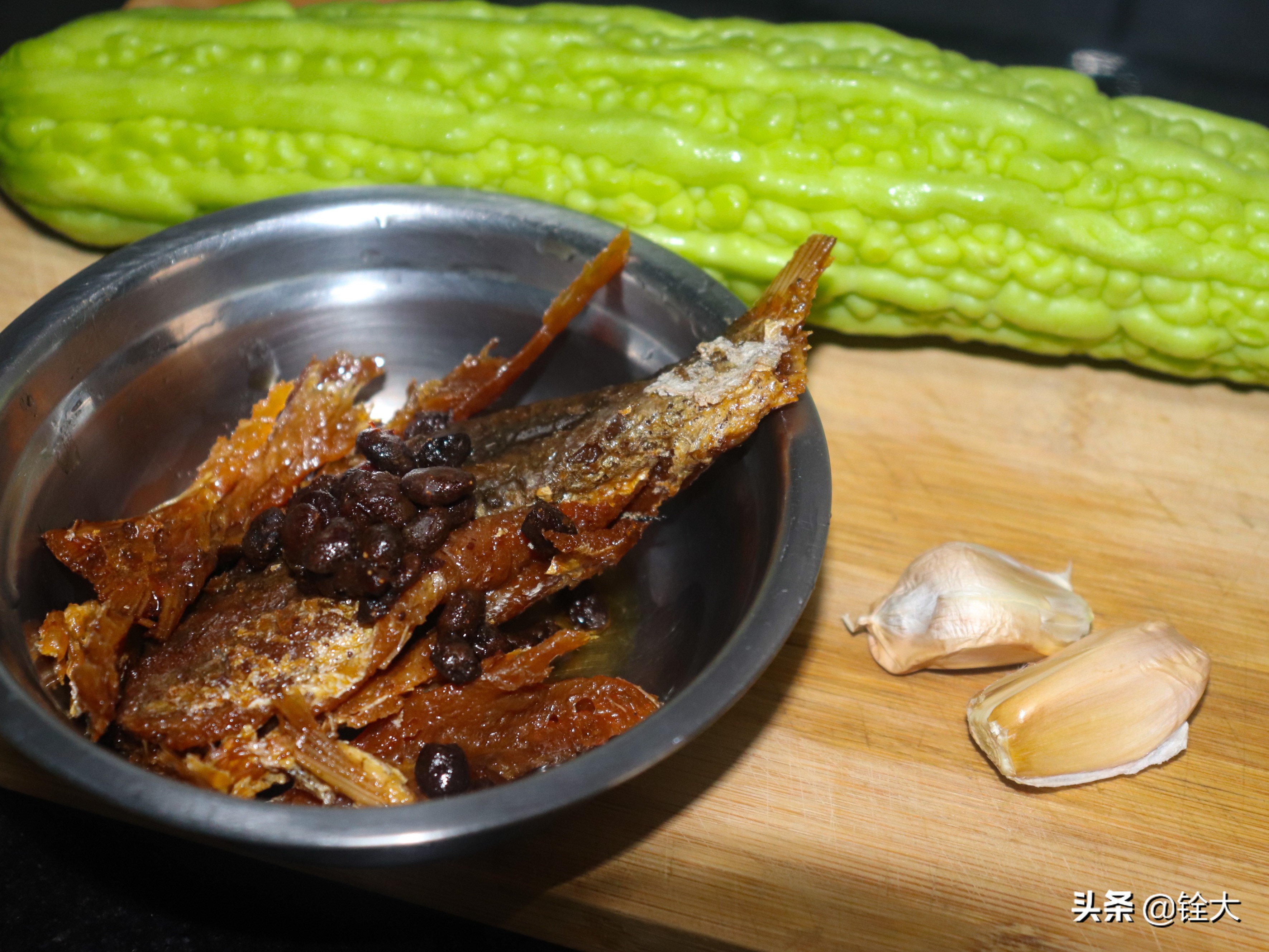 Stirfried tempeh and bitter gourd like this, it is delicious and