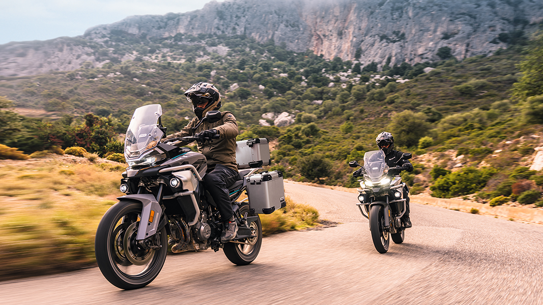 弯道ABS、双向快排加持，春风800MT是2021年最强国产ADV吗？