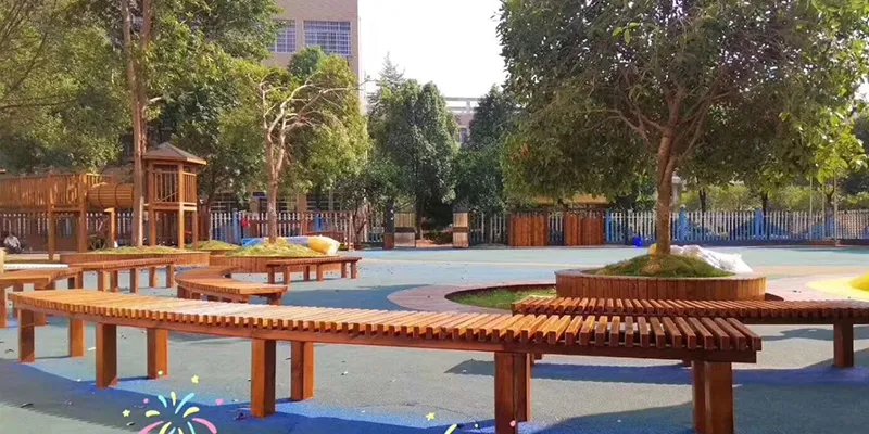 木蠟油涂裝幼兒園戶外木制設(shè)施