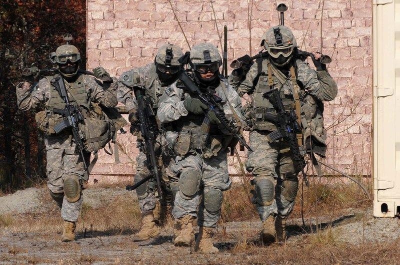 首批轮式装甲车列装我军空降兵，可三车连投，