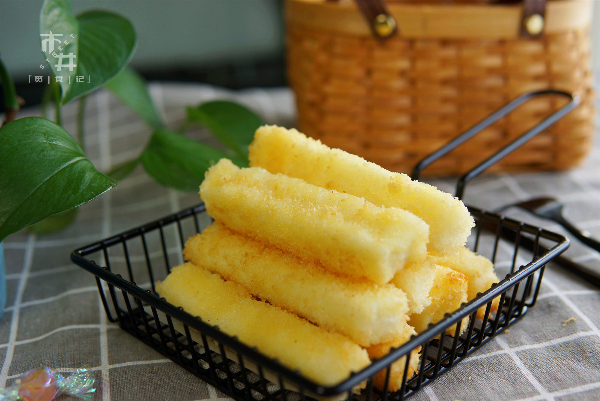 牛奶这吃法，比奶酪还香，酥脆滑嫩，咬一口爆浆，好吃到舔指头