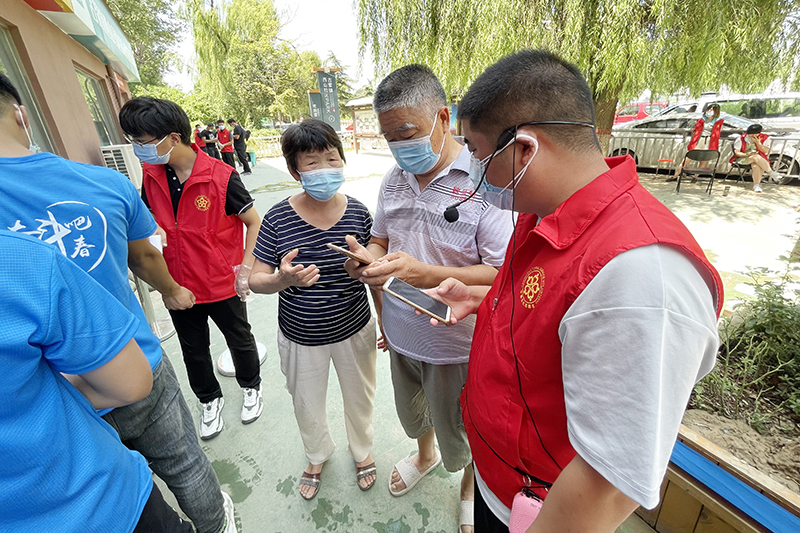 郑州市全员核酸检测，北方志愿者助力社区疫情防控