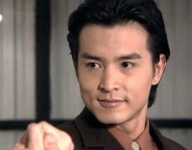 结婚11年恩爱如初，49岁范文芳和48岁李铭顺令人