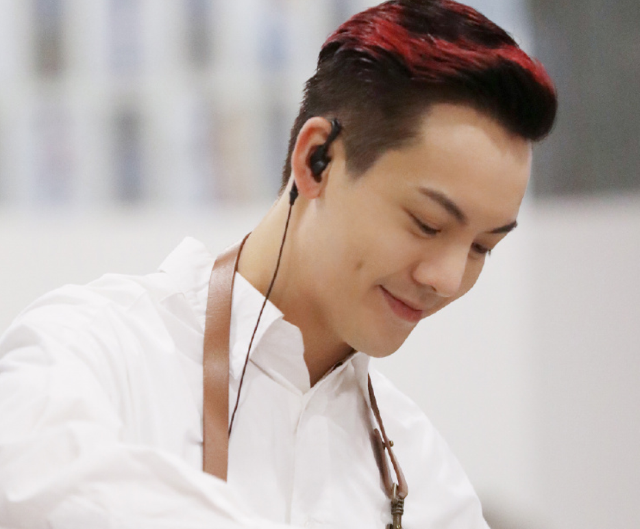 Chen Weiting sends a woman student by her male friendly discovery, ask on the spot cutout video, the schoolgirl responds to netizen laugh gush