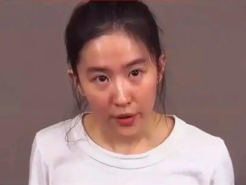 这是素颜下的刘亦菲，大家相信吗？