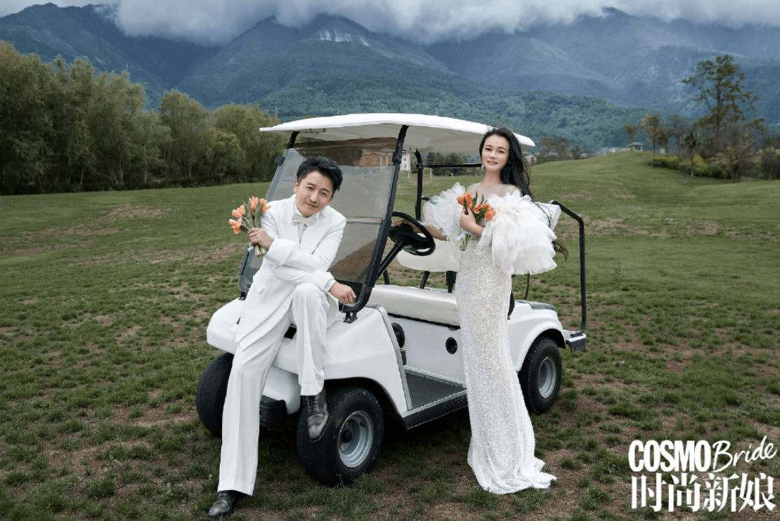 邹市明夫妇拍写真庆祝结婚十周年，冉莹颖身材丰腴，大片画风唯美