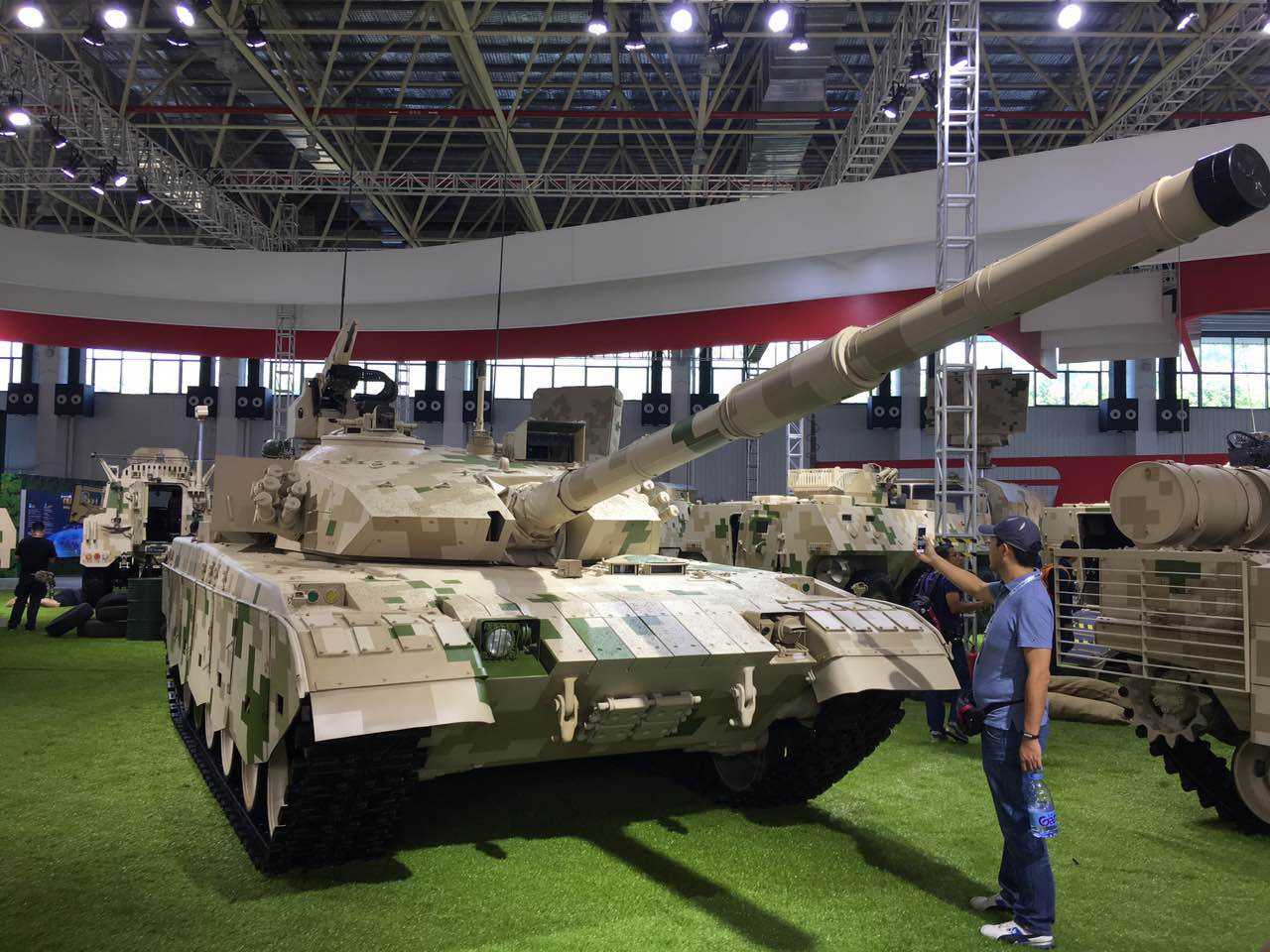 中国军工捷报频传！向孟加拉交付44辆VT-5坦克，