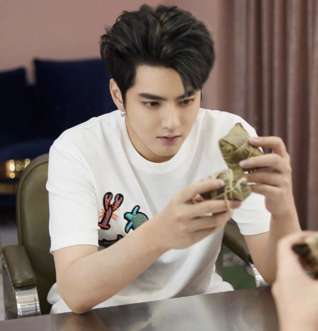 Netizens Hate Kris Wu's New Louis Vuitton Outfits –