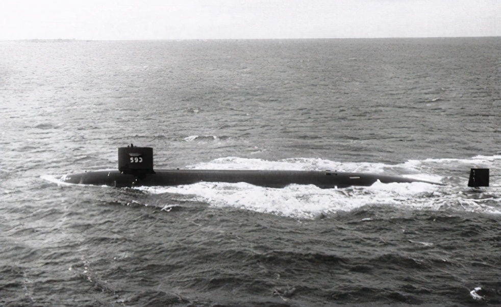 美军长尾鲨号核潜艇惨剧：潜艇被水压压成碎片