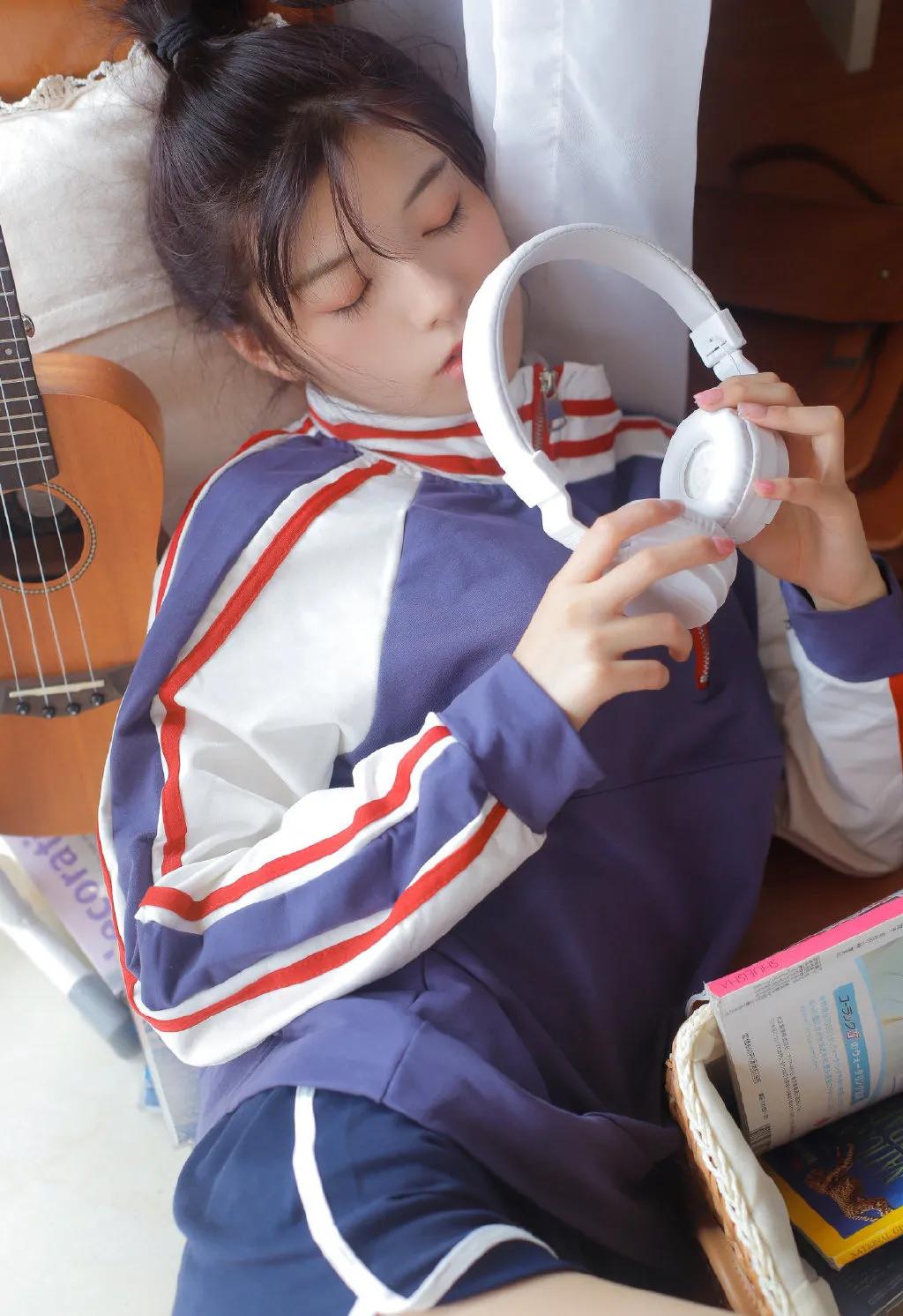 明星美女：運動服美女長腿制服寫真