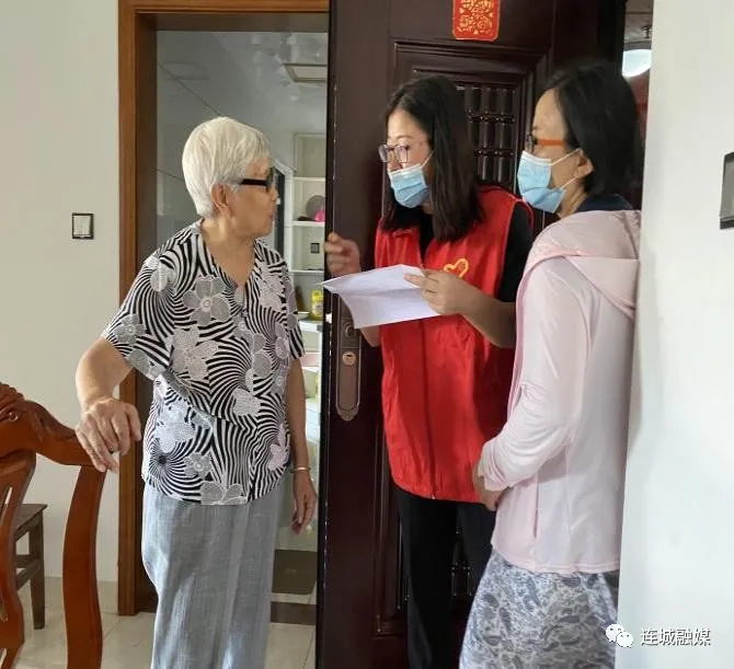 「我为群众办实事」连城县城管局：主动服务群众 助力社区疫苗接种工作