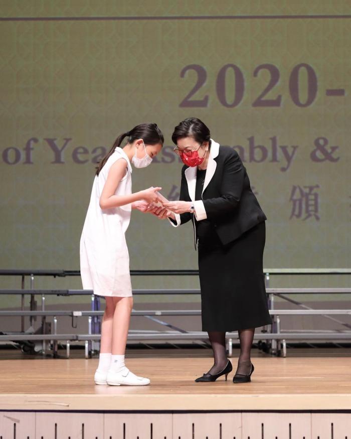 郭可盈女儿升中学，津津成绩优异当班长，弟媳熊黛林看重女儿教育