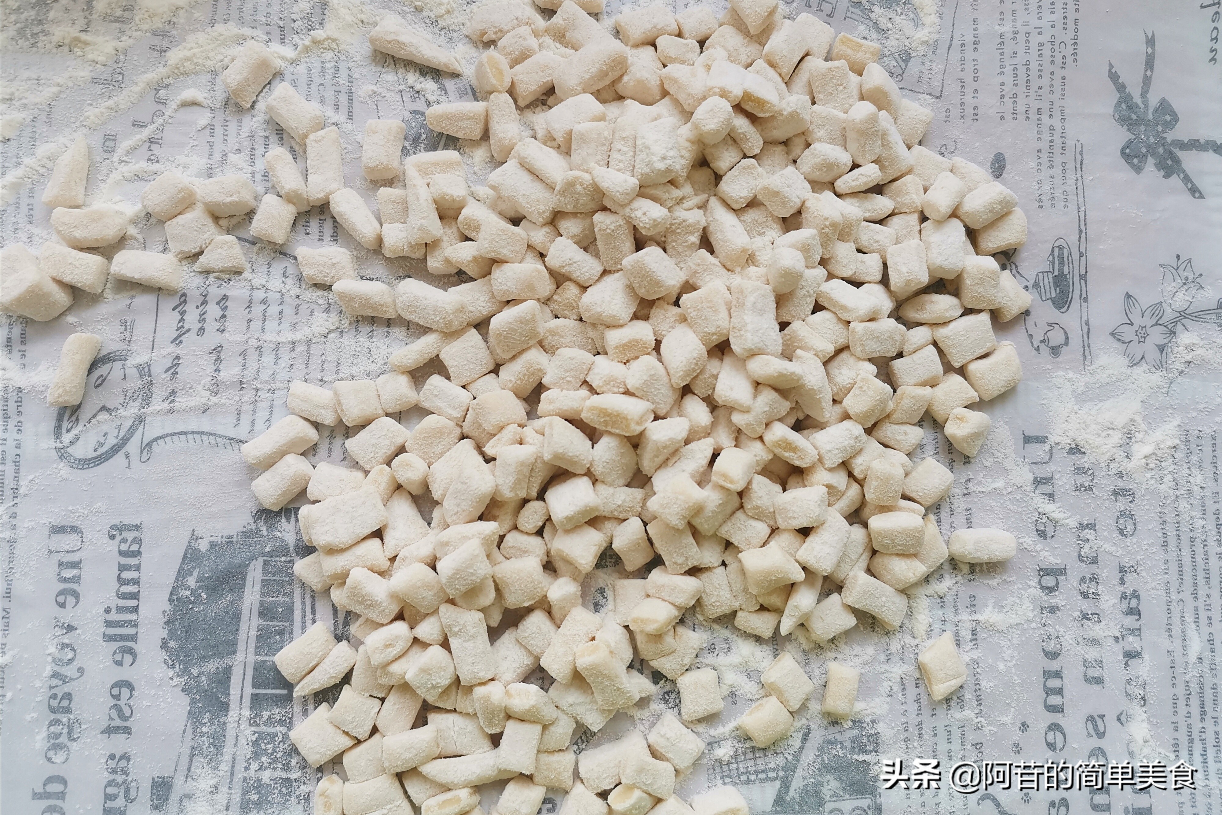 Today’s holiday, make a bowl of children’s favorite Ding Ding noodles, delicious and full, really fragrant