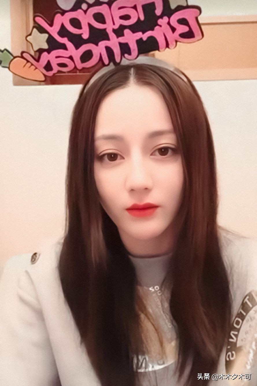 戏内亲密无间，戏外犹如陌生人，还以为迪丽热