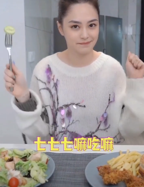 阿娇被曝头部受伤，在酒店房间发生意外，经纪人和容祖儿前往探望