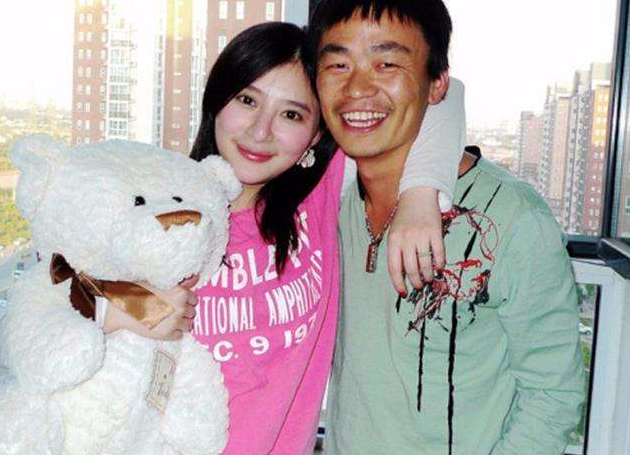 参观王宝强在美国的豪宅，粉色墙面配斑马床单