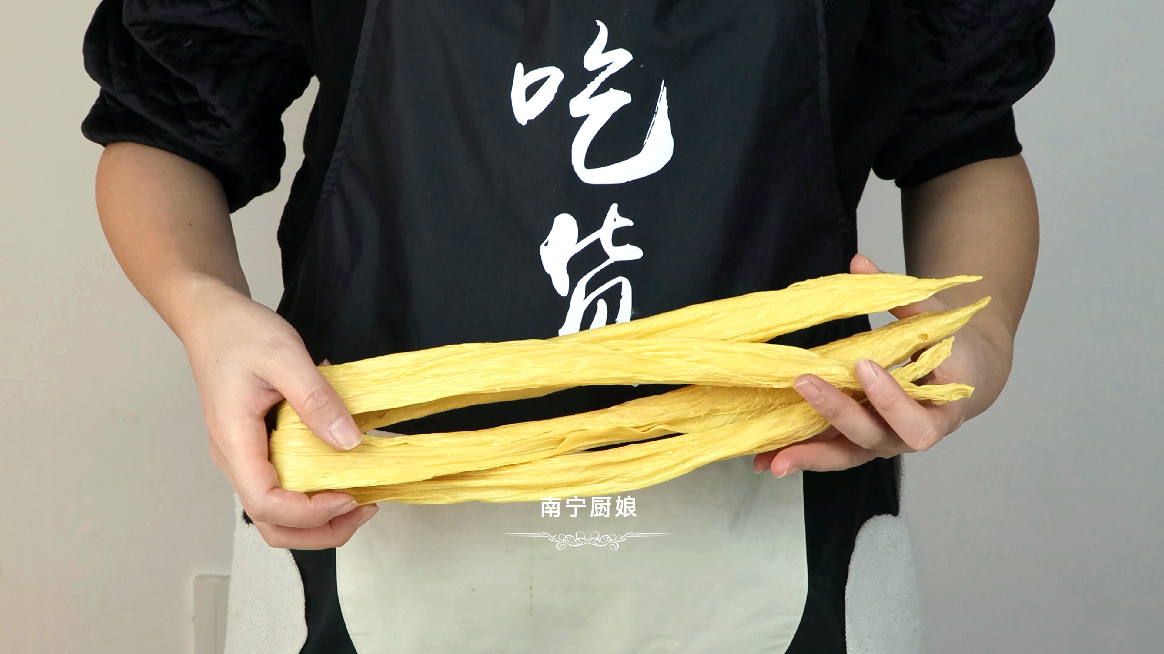 泡腐竹時，很多人把水放錯了，大廚教你一招，泡發快速還沒有硬芯