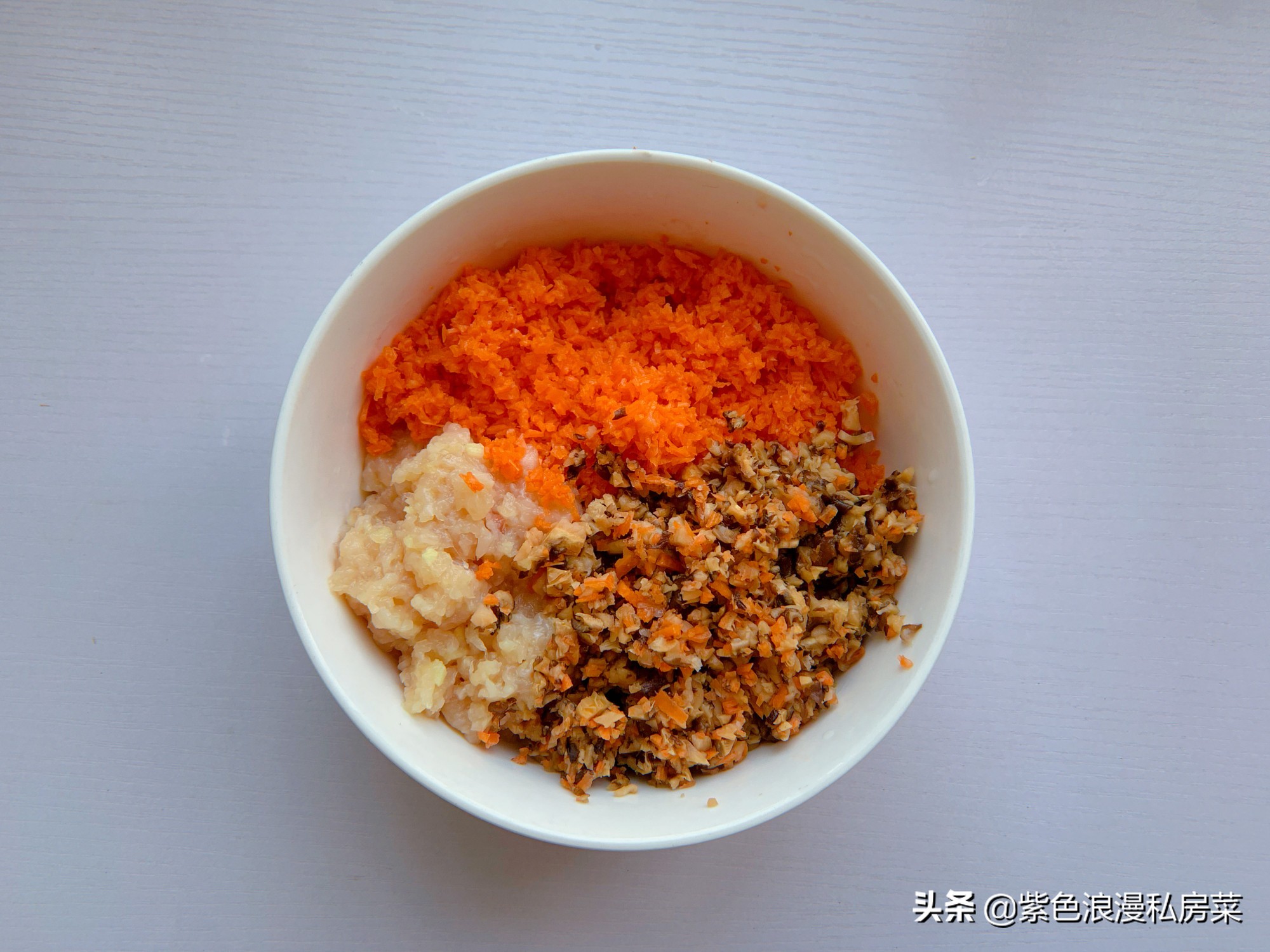 餛飩皮新吃法，搭配雞肉和蔬菜，低脂美味特解饞，減肥也能大口吃