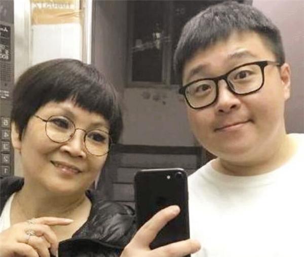 郝劭文：3歲出道10歲片酬千萬，身家卻被父母敗光，只能打工還債