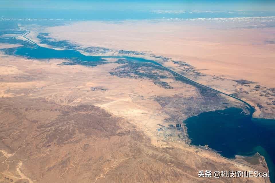 堂堂苏伊士运河，怎就被区区一艘船堵住？对我国来说也许是个机会