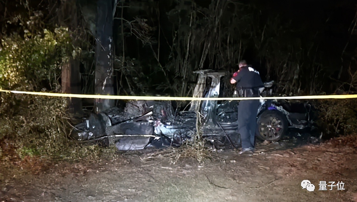 特斯拉车主「作死」成真：炫耀「主驾无人」，自动驾驶致车毁人亡