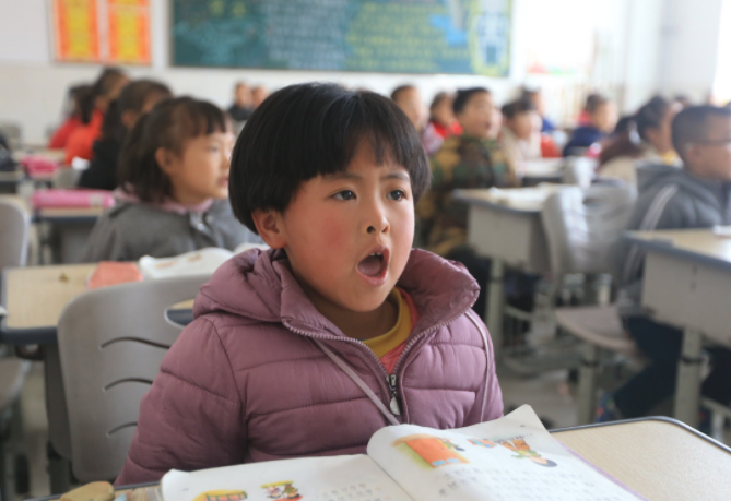 开学“神兽”归笼，看到幼儿园“缴费单”，家长打消了生三胎想法
