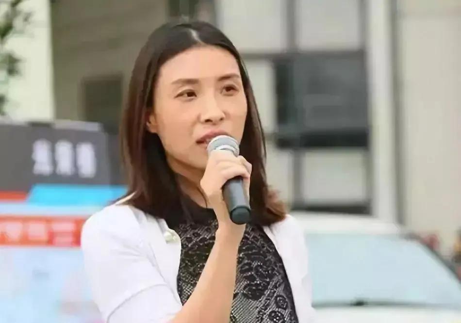 阿里巴巴吞下申通，“快递女王”套现百亿离场，网友：传奇的一生