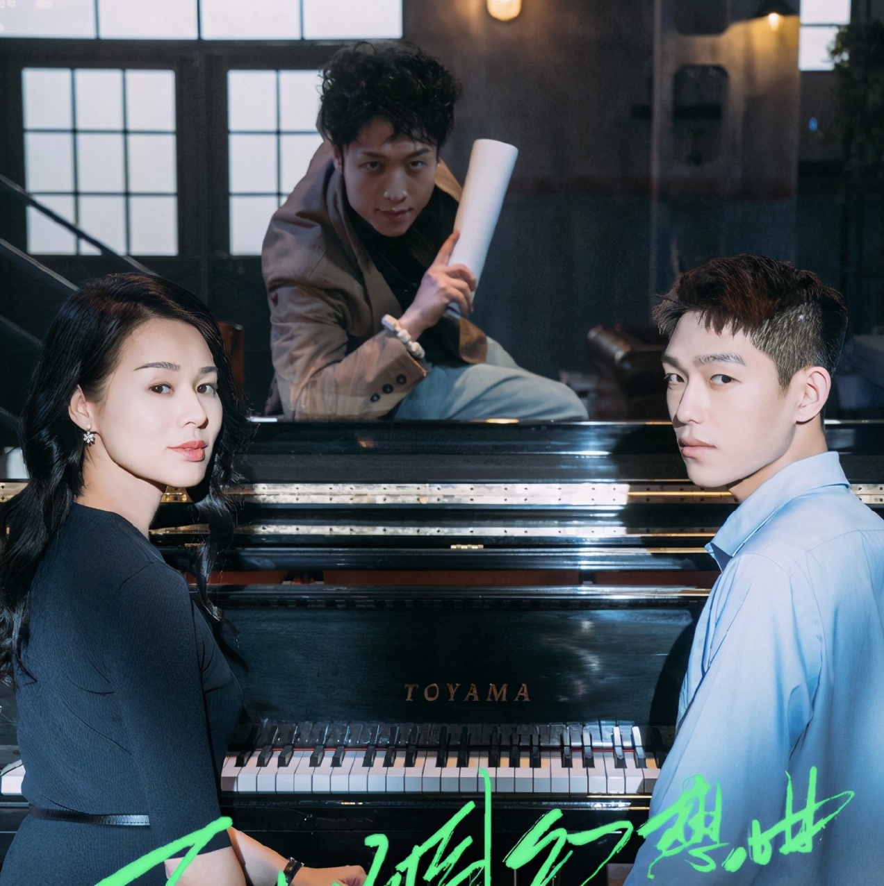 胡杏兒老公週末帶兒子放風，奕霆吃雪糕神態喜感，父子同框超有愛