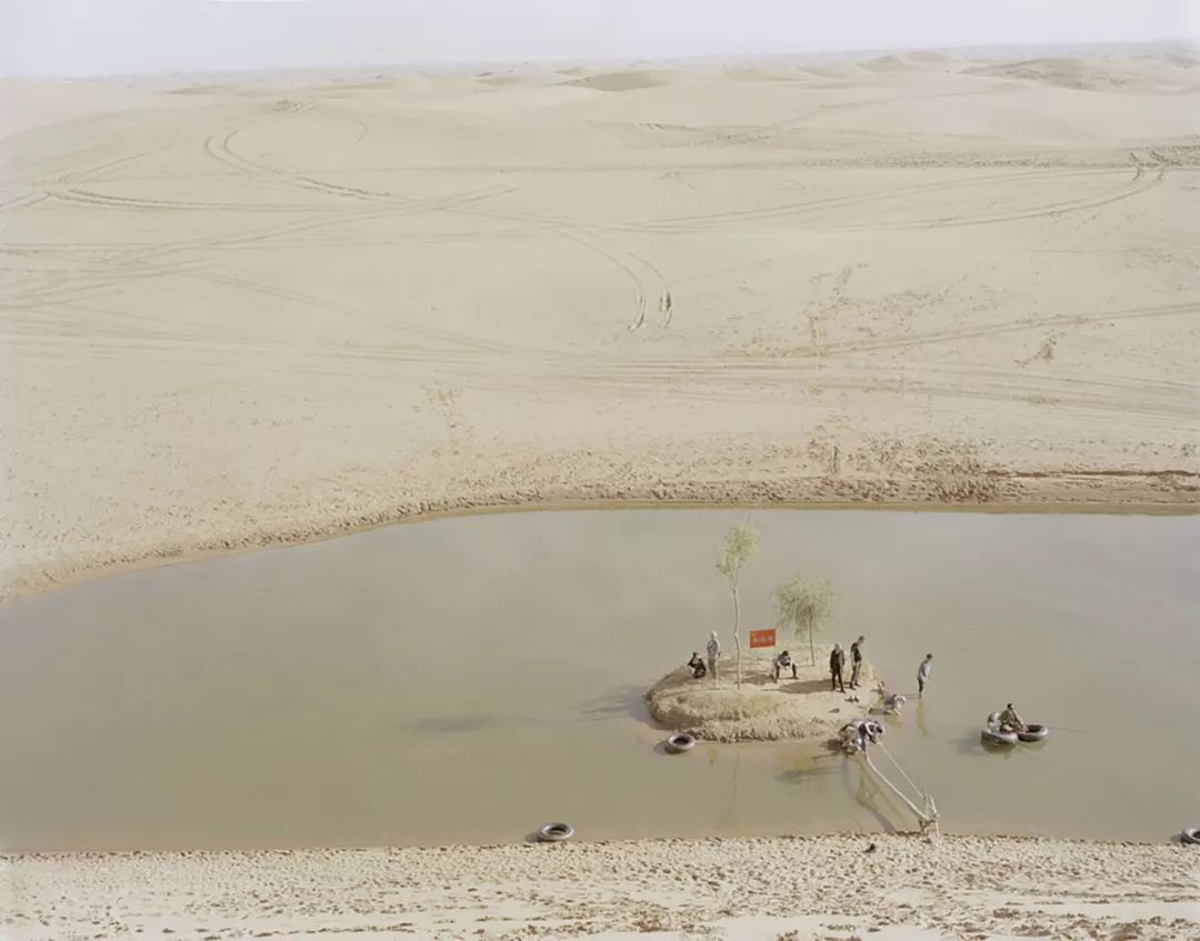 他拍下像蝼蚁一样生活的2000个中国人，没人能平静看完