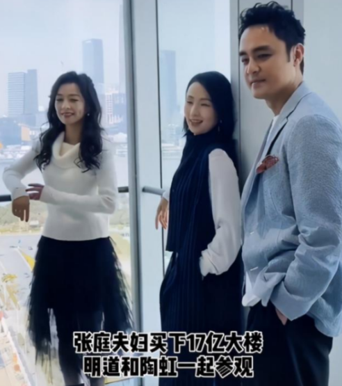 50岁张庭直播翻车，儿子当场质疑作秀，老公在旁