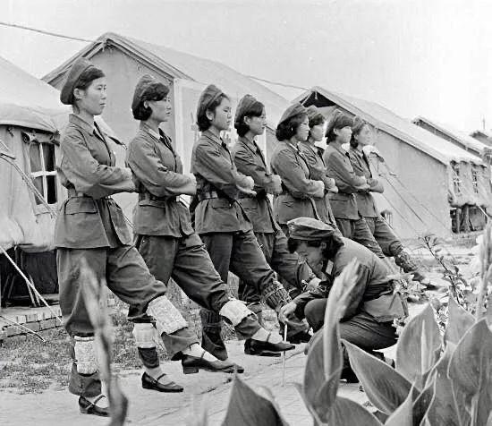 解放军74式女兵裙服，岂止是漂亮二字可以形容的！