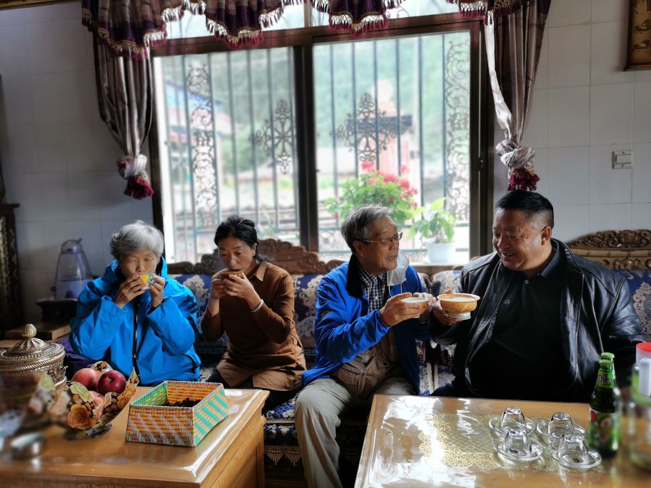 【跋涉边境亲吻祖国】77再见：亲吻亲爱的国土，致敬伟大的祖国