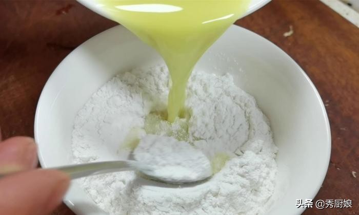 夏季我常做这个吃，3种食材一拌一蒸，放冰箱里，冰甜软糯真好吃