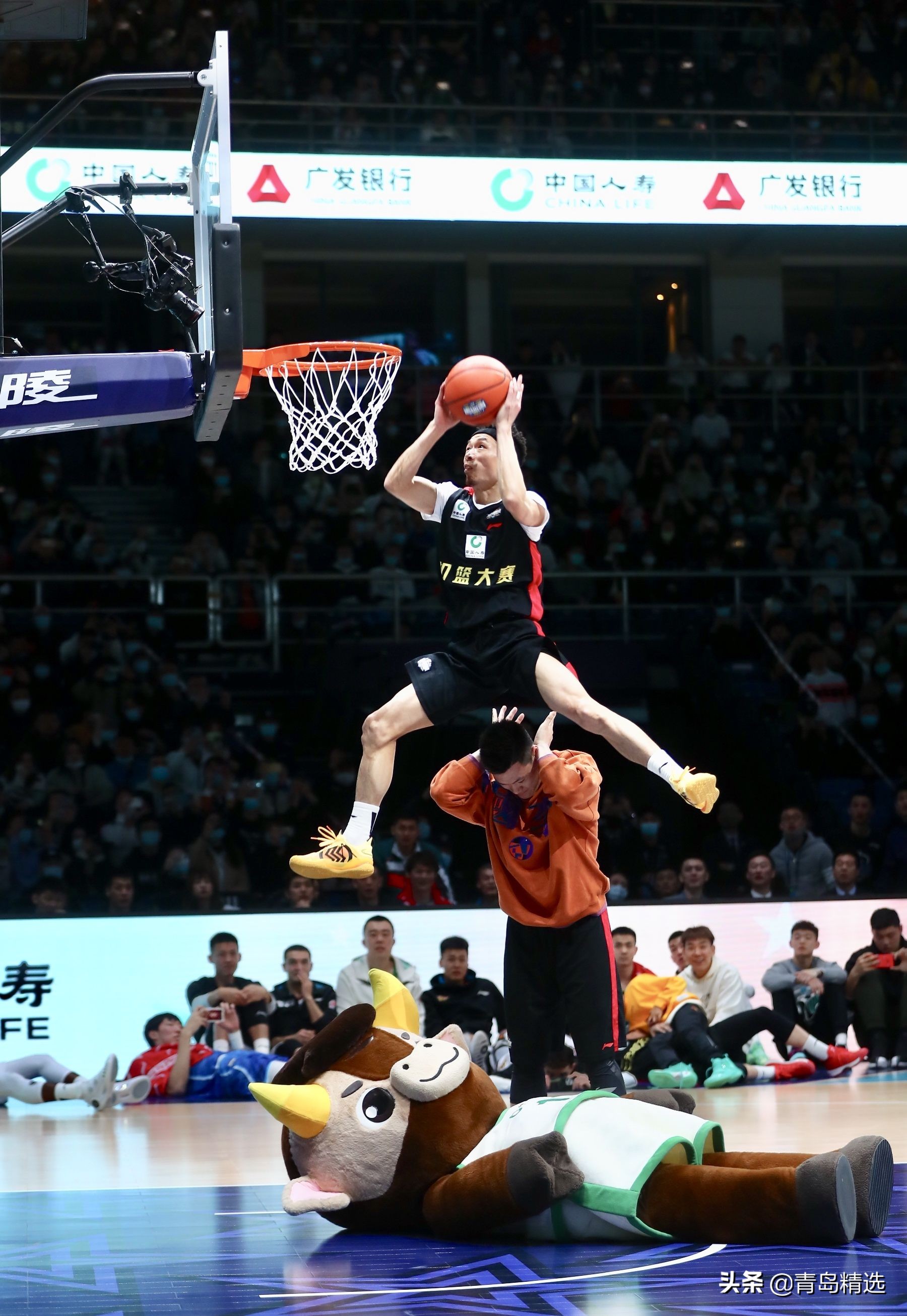 Solid pat CBA to buckle basket contest, zhang Zhenlin coronate " the king that buckle basket "