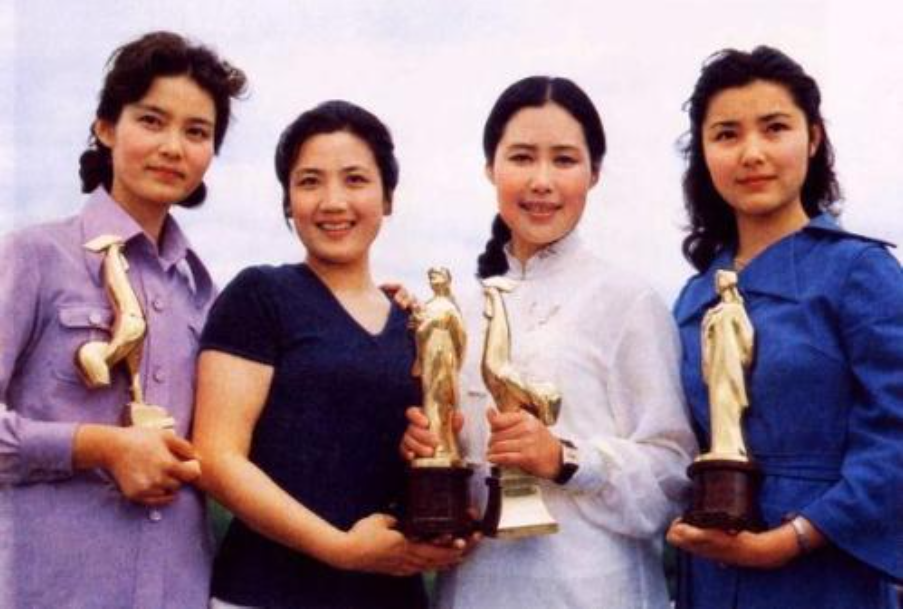 容貌出众，60岁却不生孩子的6位女星，杨丽萍为