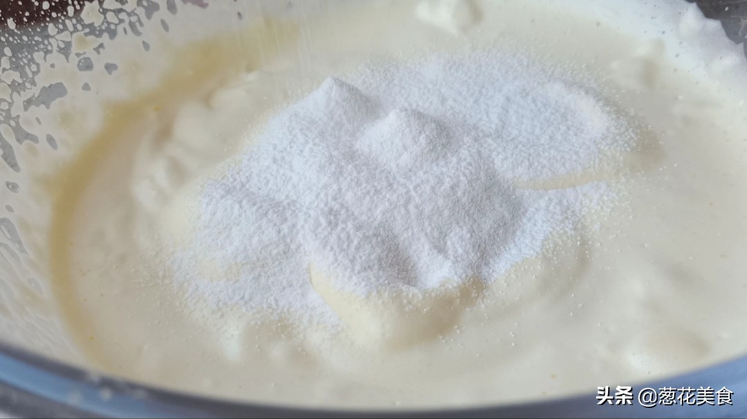 4個雞蛋1碗麵粉，教你自己在家做老式雞蛋糕，還是小時候的味道