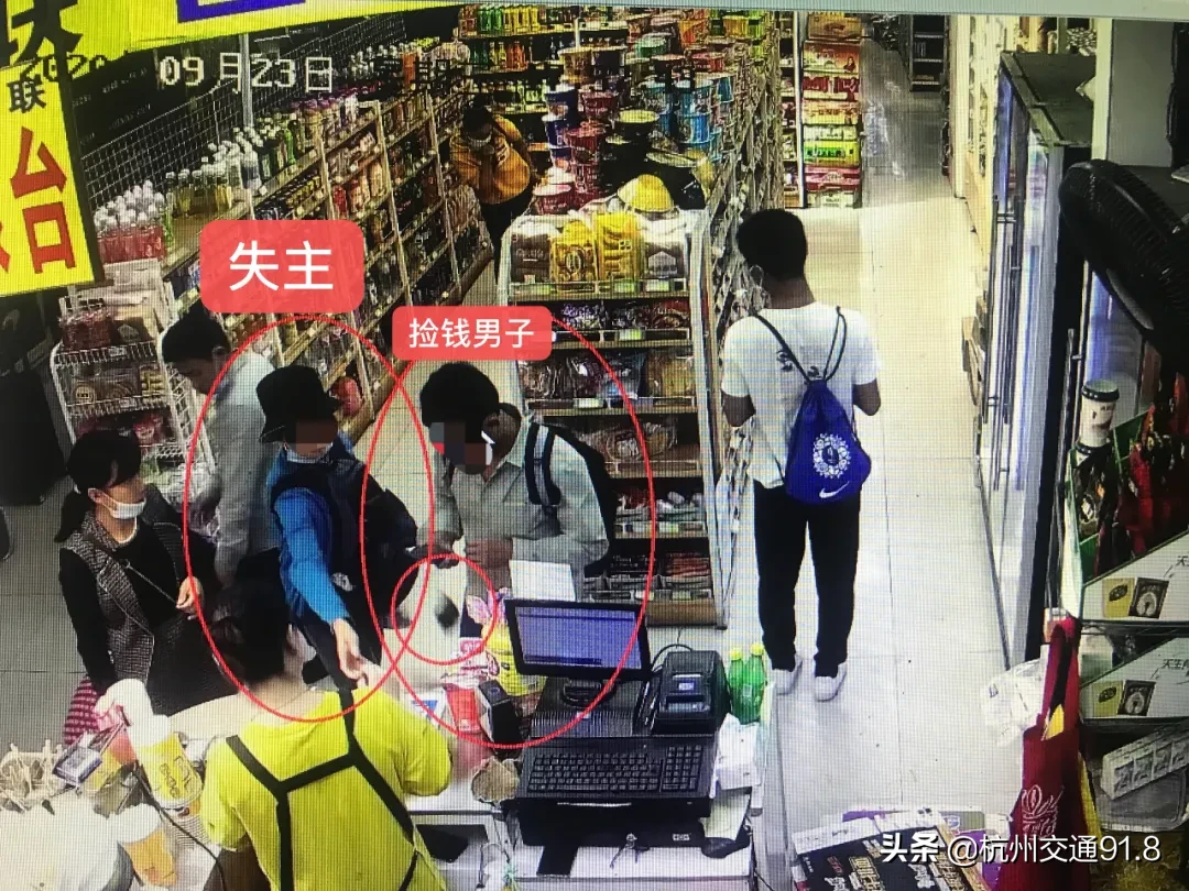 男子|一对夫妻在杭州城站火车站里做出这种事...令人气愤