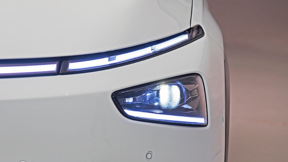 小鹏G3i对比宋PLUS EV：有趣向左，实用向右