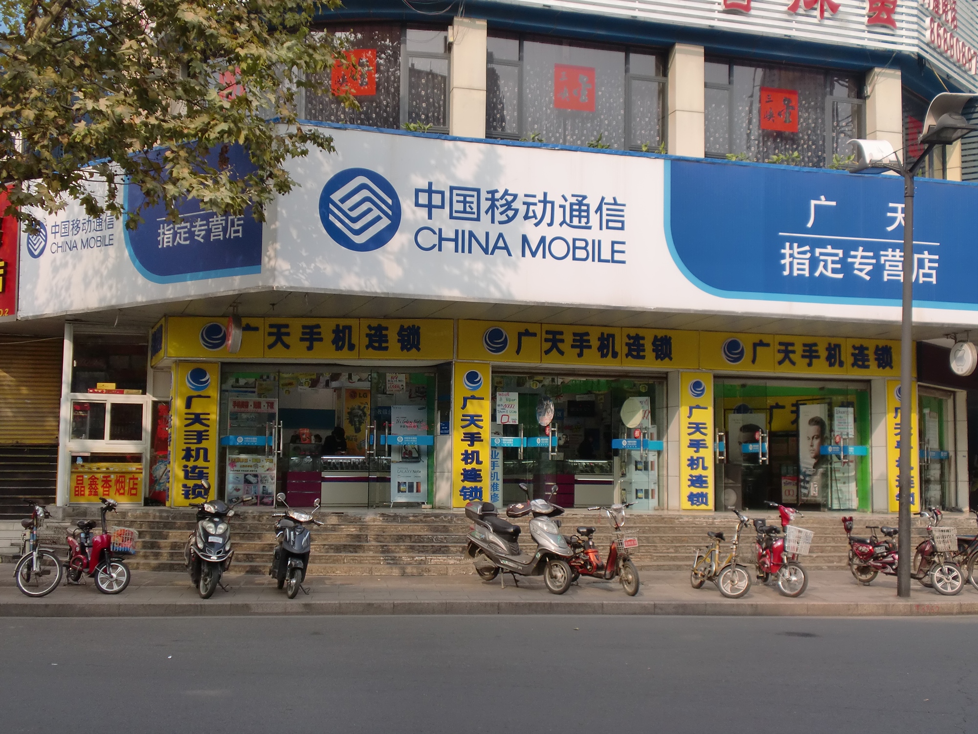手机店这么多，又看不到多少客人，为什么不会倒闭？有猫腻