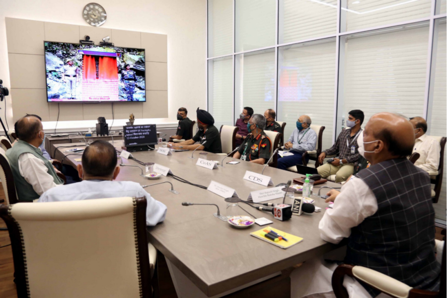 ��ѩ��ɽ�󣬷��ܼ����£���ս������������ӡ����ʲô�����ž�