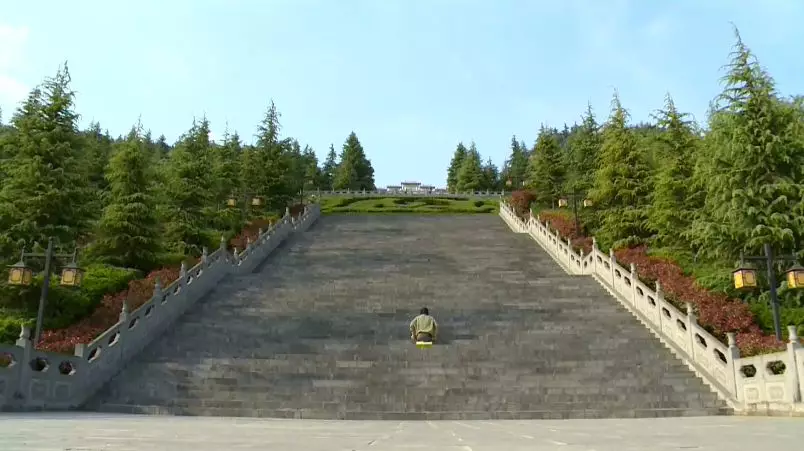 3岁车祸截肢，又遭父母遗弃，31岁的她靠直播逆