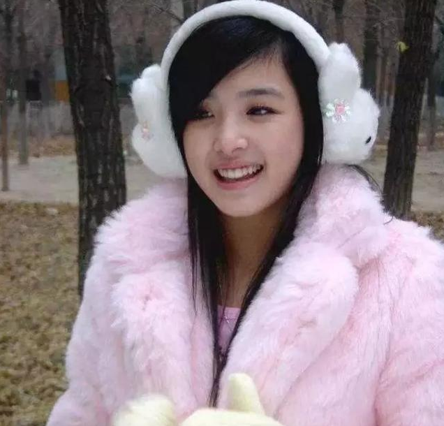 张含韵被主持人要求看自己的不雅照片，看到后：失声痛哭