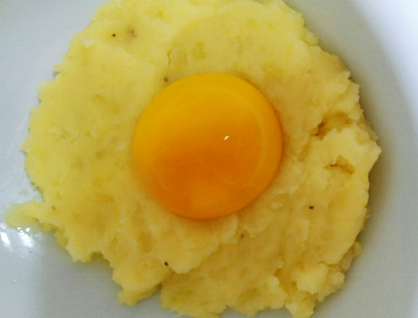 图片[4]-土豆创意做法火了 1个土豆1个蛋黄 不用油炸 外酥里嫩吃着香-起舞食谱网