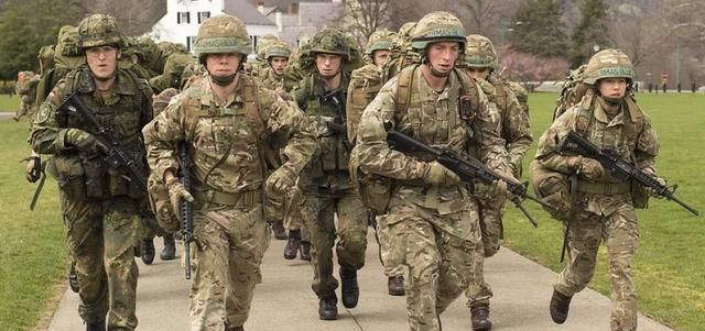 中国科学家为效忠美国服兵役失败，遭驱逐出境