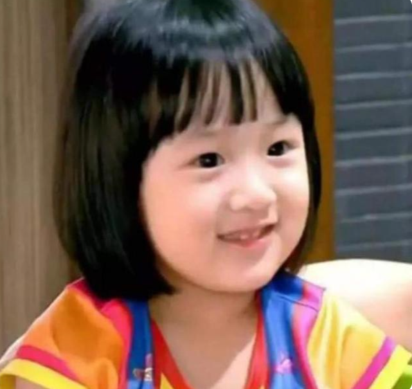 吴尊基因太过强大，8岁Max颜值引热议，笑起来和爸爸一模一样