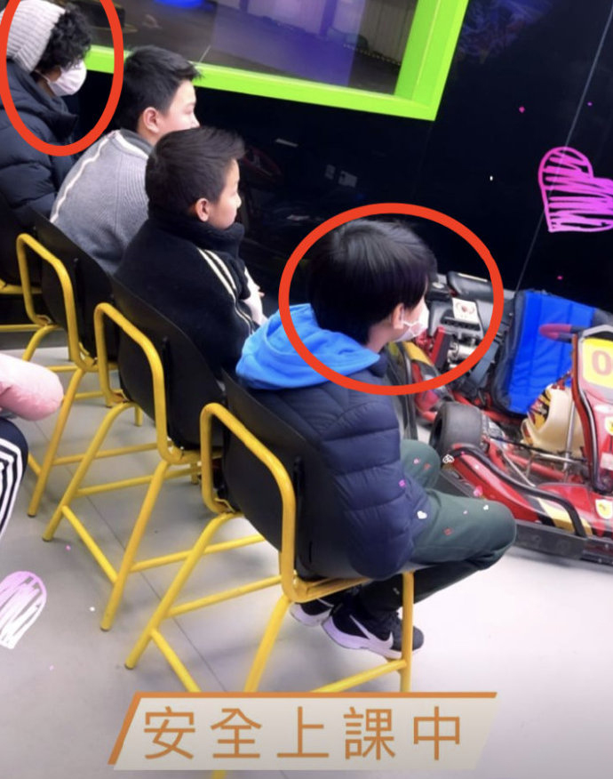 偶遇張柏芝帶兒子逛街，網友大贊母子感情好，互動溫馨有愛