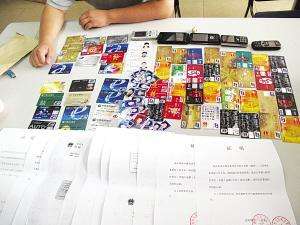 大部分的银行信用卡毒害持卡客户，并害了持卡