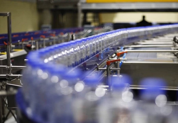 中国瓶装水界的销量冠军，超越怡宝、百岁山，