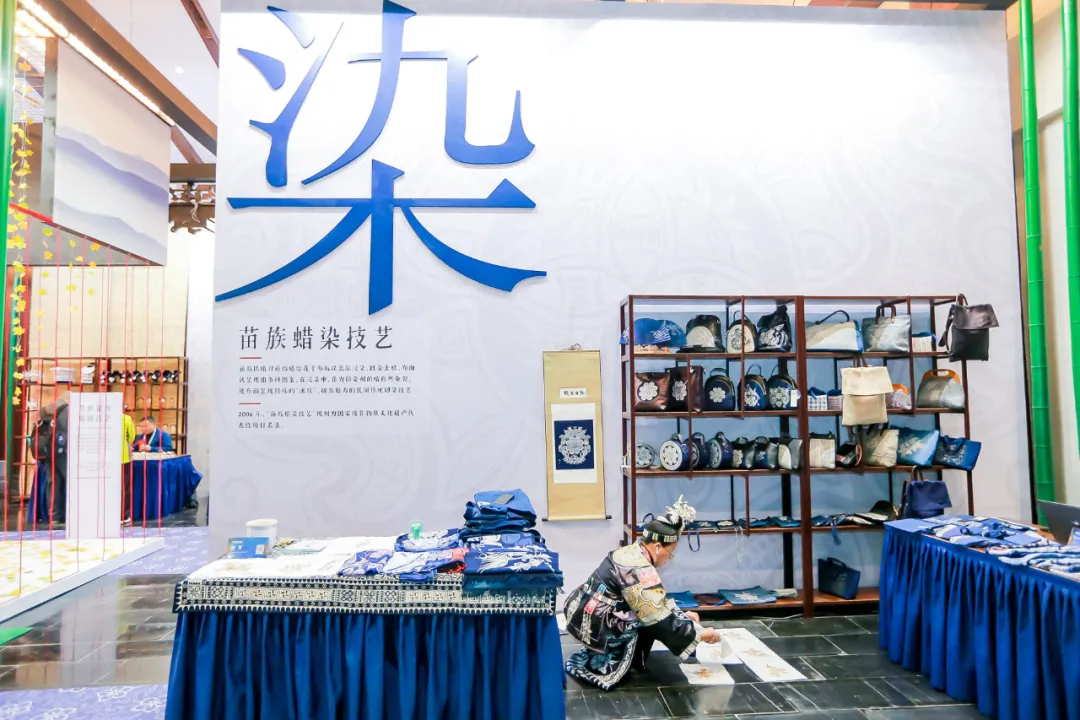 中国丹寨非遗周丨近200件药物标本参展黔东南州苗侗医药文化展